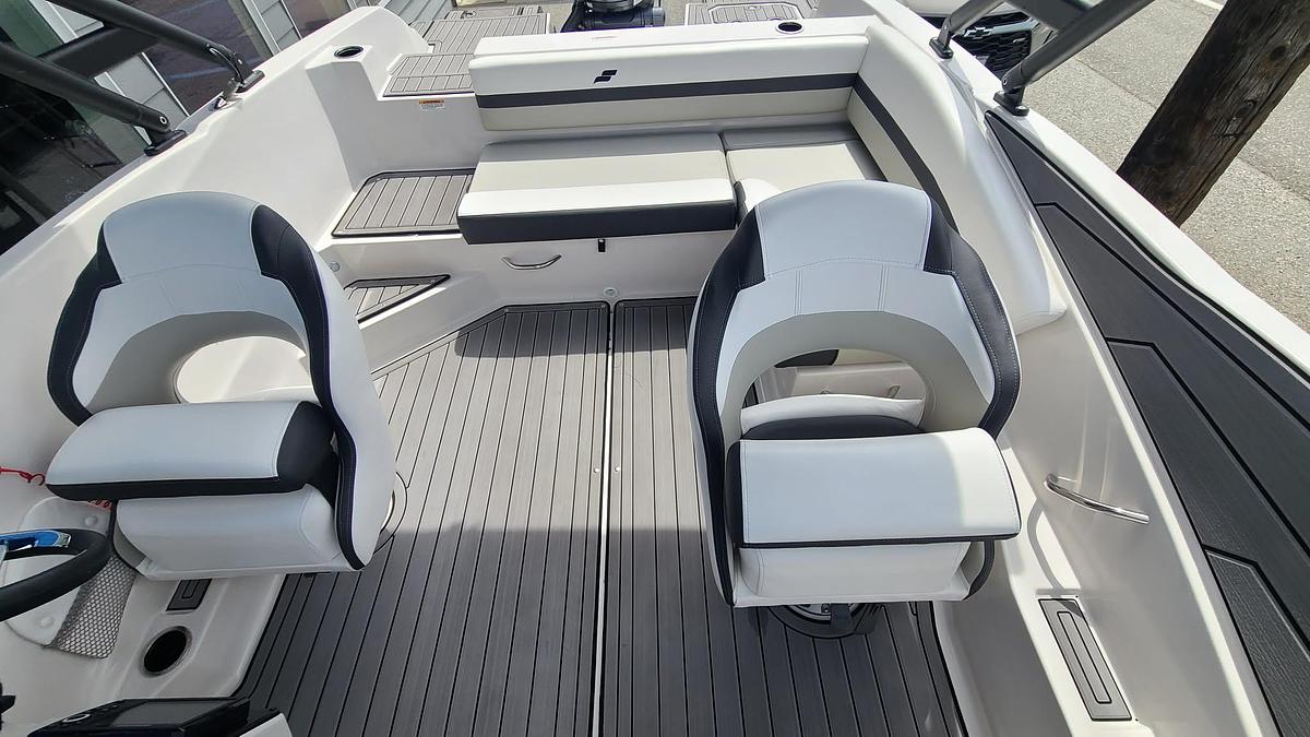 Used 2024 Starcraft Marine SVX 210 DC OB