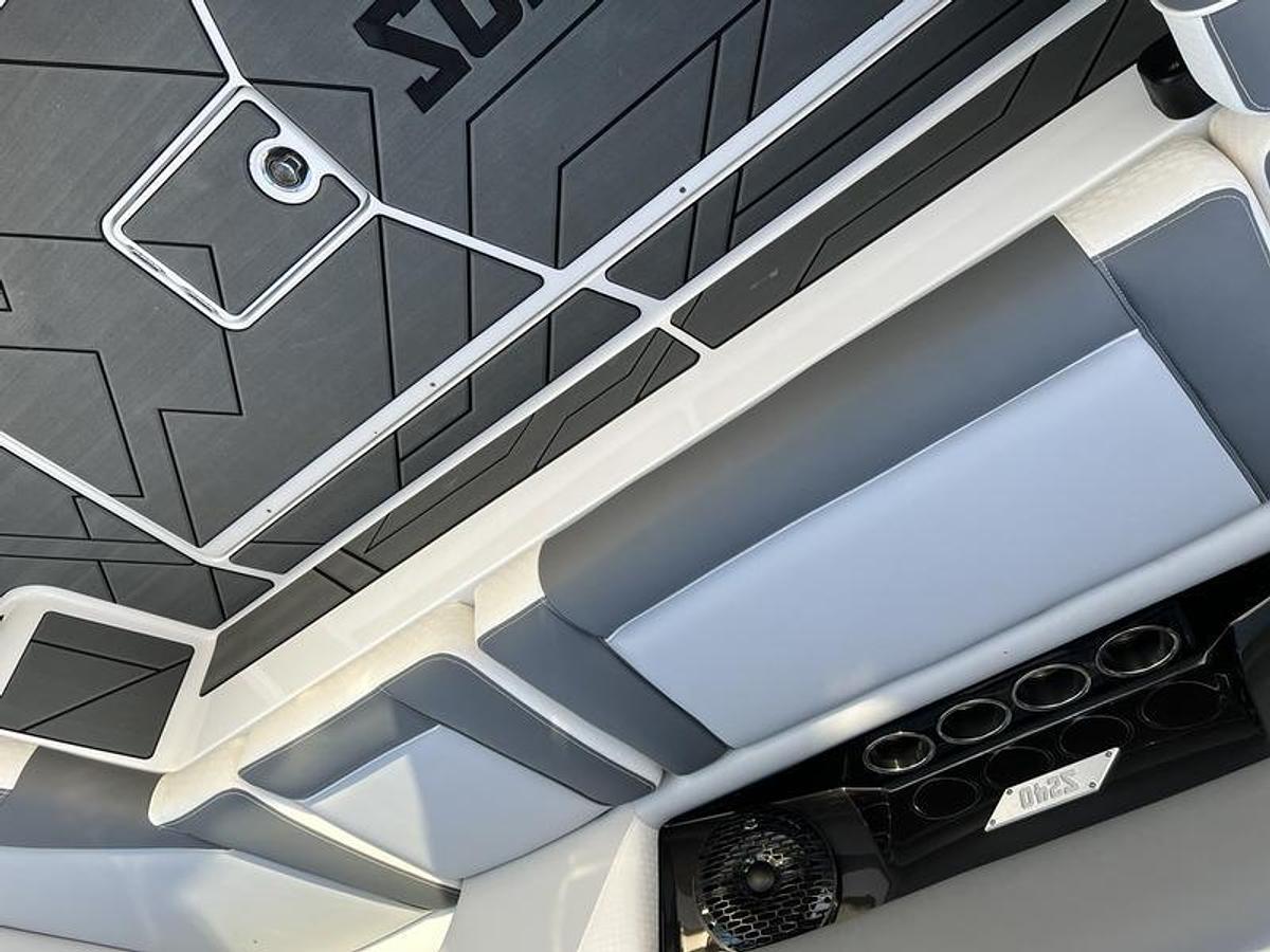 2026 Supreme Boats S240