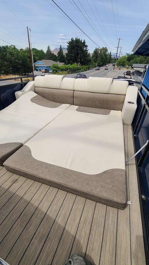 Used 2022 Avalon 27 Catalina Entertainer Funship