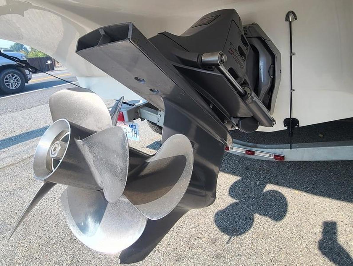 Used 2006 Rinker 226 RX