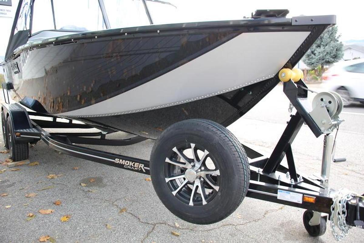 2025 Smoker Craft Adventurer 188 DC Pro