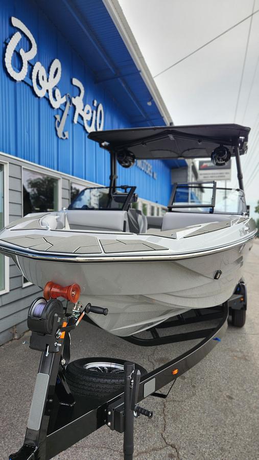 2027 Supreme Boats S220