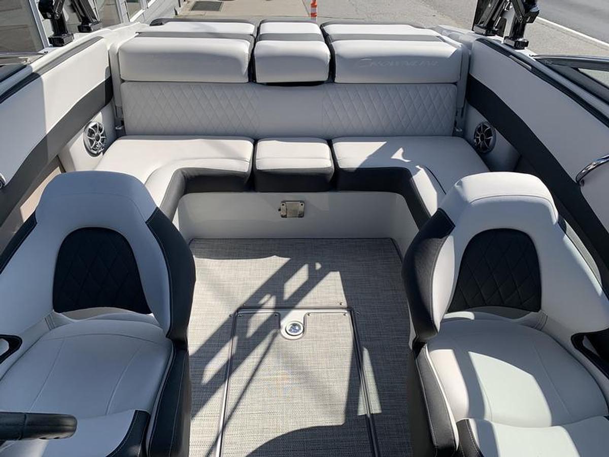 2024 Crownline 240SS