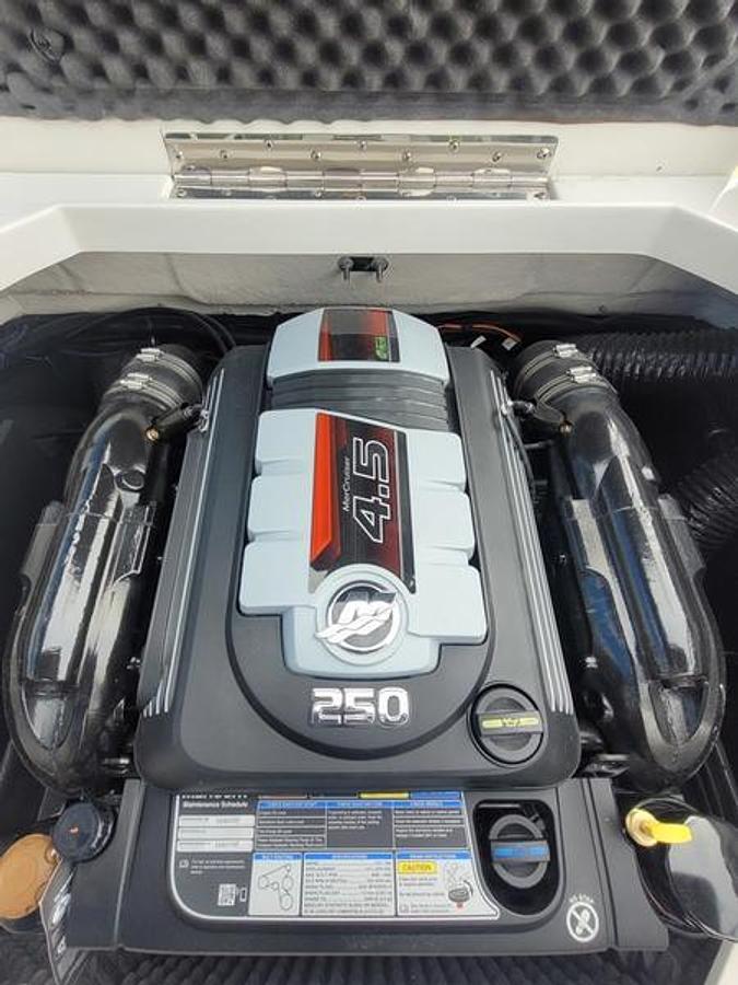 2025 Starcraft Marine SVX 210 I/O