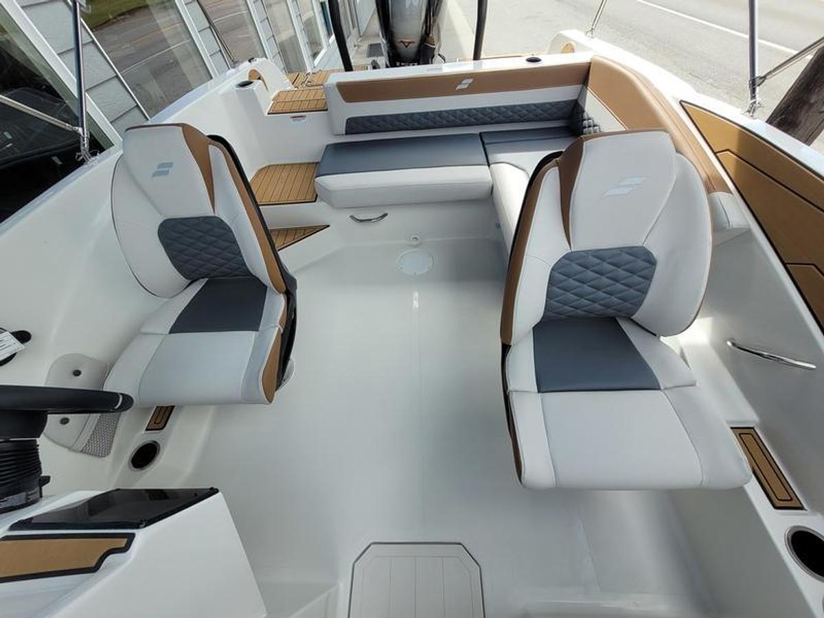 2025 Starcraft Marine SVX 210 DC OB