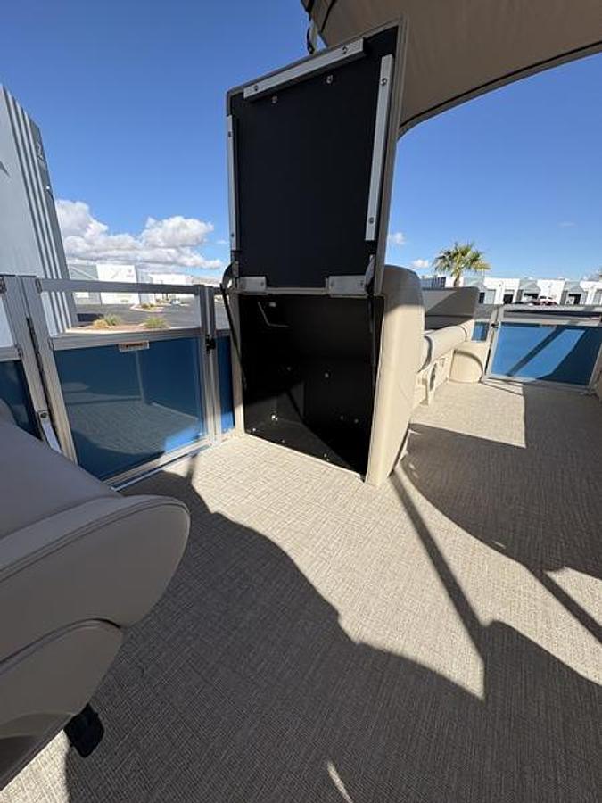 2026 Avalon Venture 85 Quad Lounger 25 FT