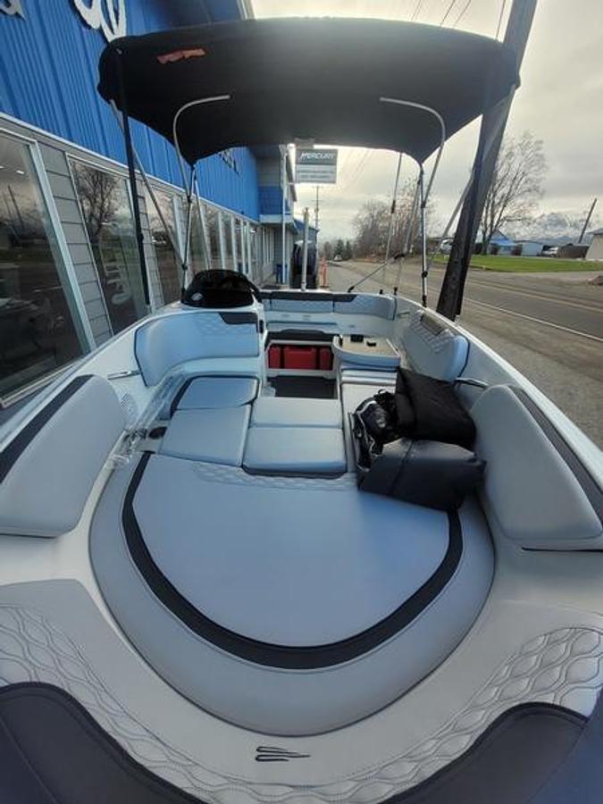 2025 Bayliner M15