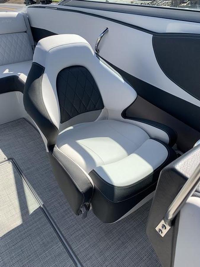 2024 Crownline 240SS