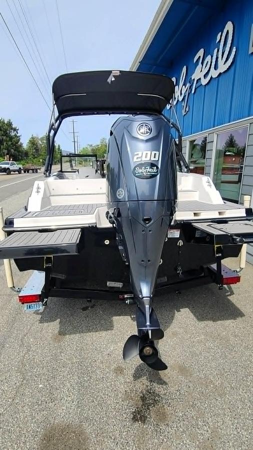 Used 2024 Starcraft Marine SVX 210 DC OB