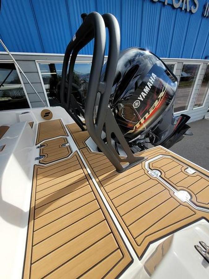 2025 Starcraft Marine SVX 210 DC OB