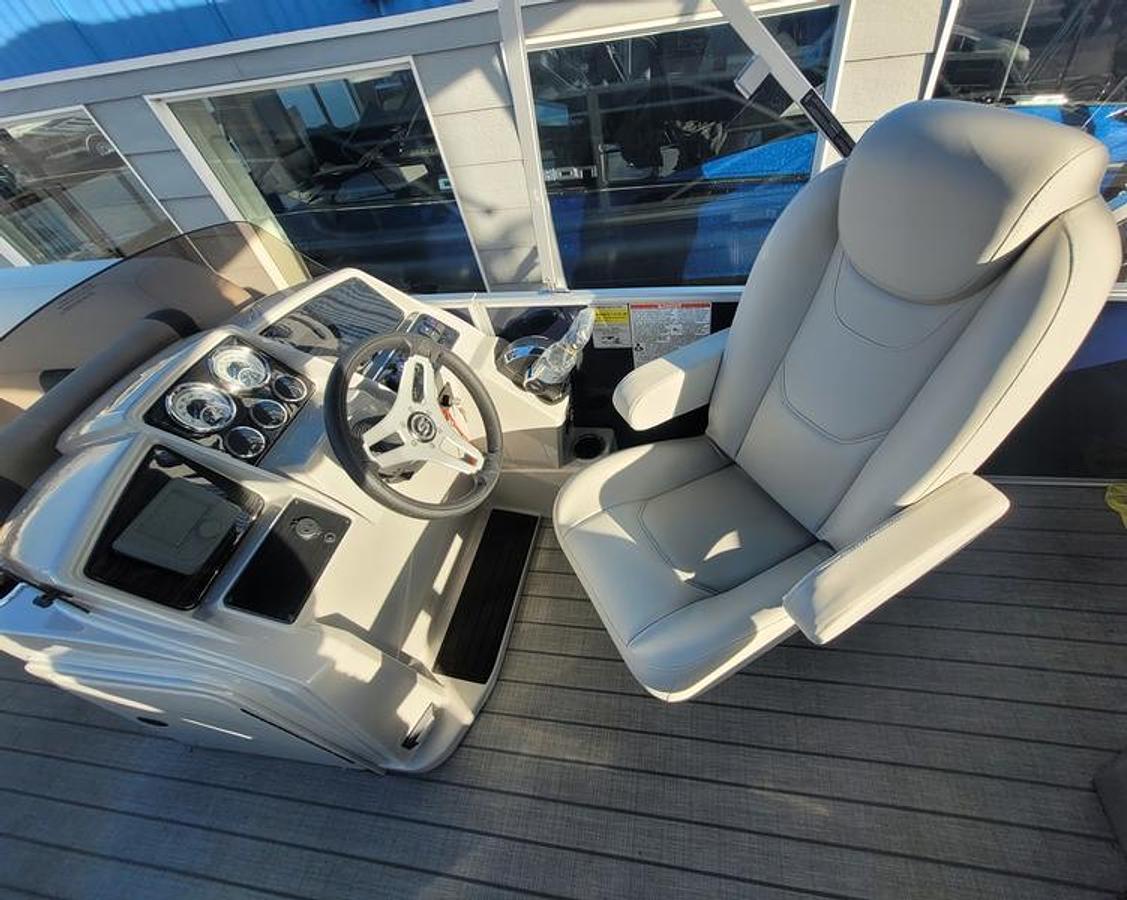 2025 Sylvan Mirage 822 CLZ