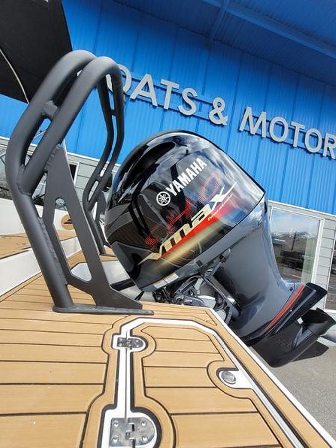 2025 Starcraft Marine SVX 210 DC OB