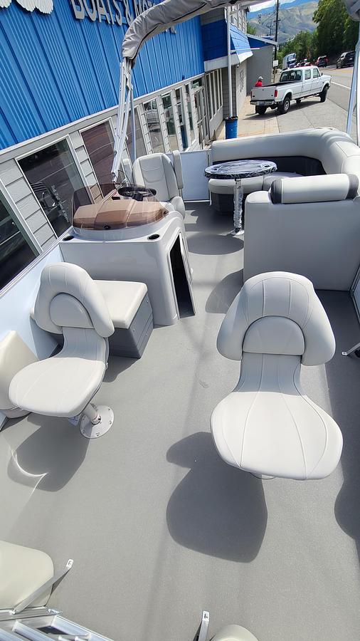 2026 Sylvan 818 Fish