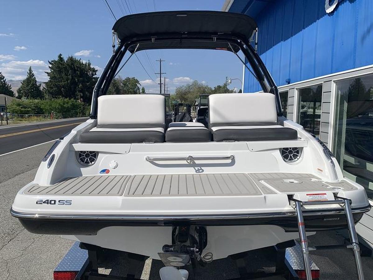 2024 Crownline 240SS