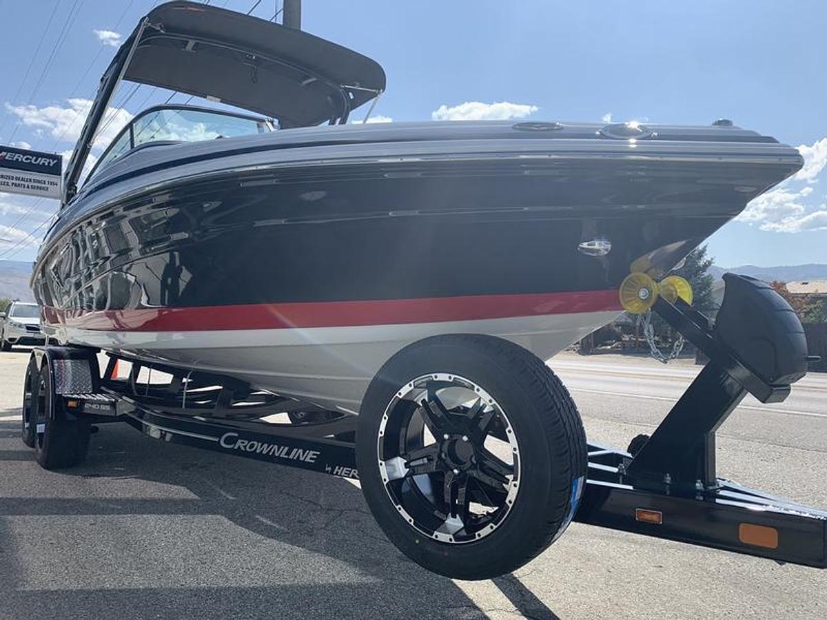 2024 Crownline 240SS