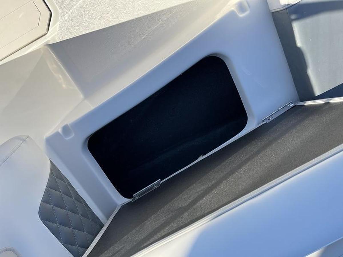 2025 Starcraft Marine SVX 210