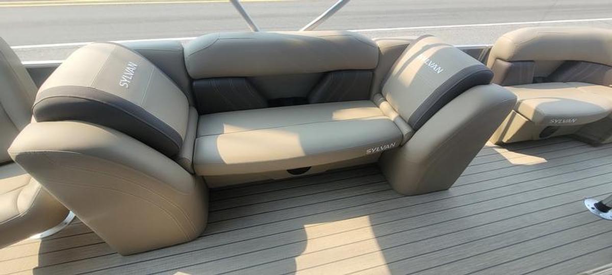 2025 Sylvan 8522 Mirage Party Fish