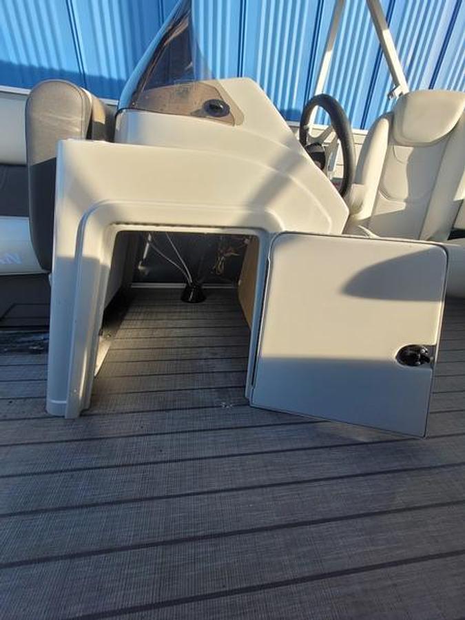 2025 Sylvan Mirage 822 CLZ