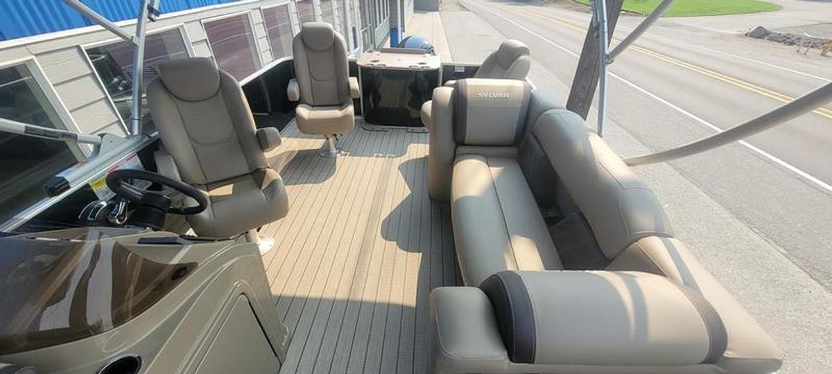 2025 Sylvan 8522 Mirage Party Fish