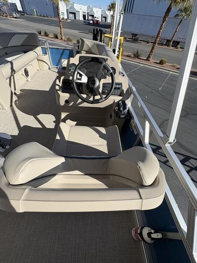 2026 Avalon Venture 85 Quad Lounger 25 FT