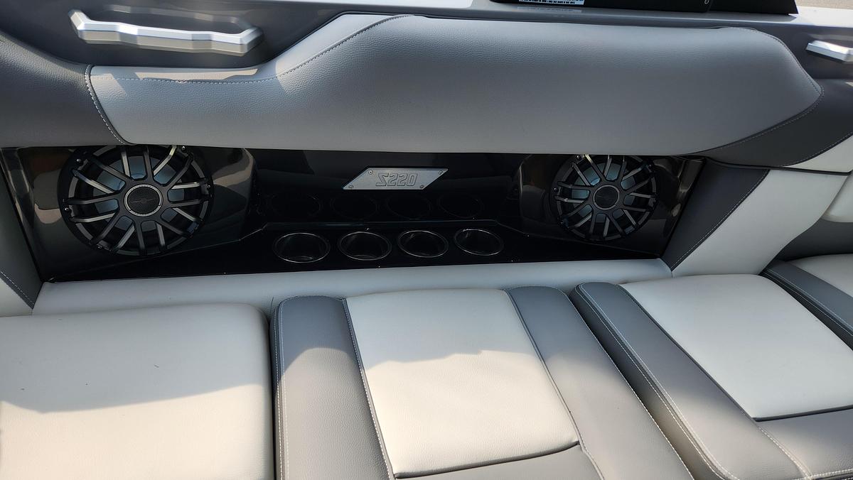 2027 Supreme Boats S220