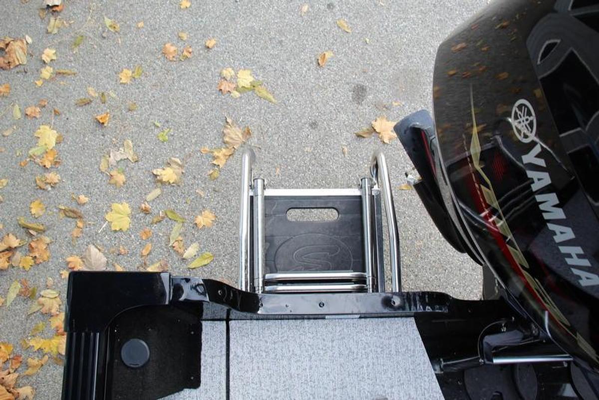 2025 Smoker Craft Adventurer 188 DC Pro