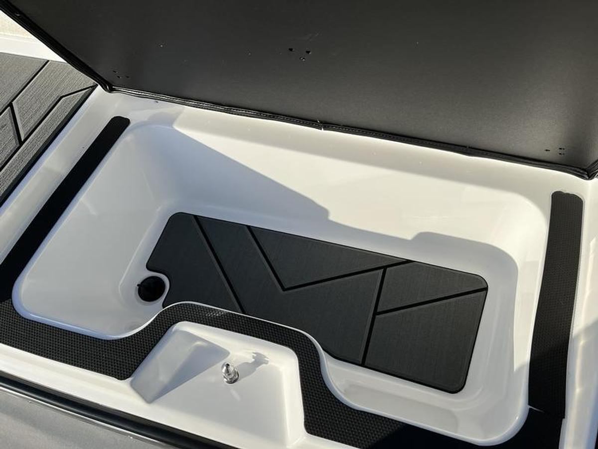 2026 Supreme Boats S240