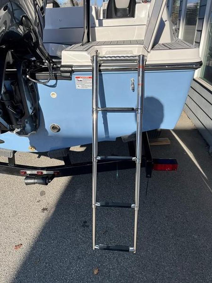 2025 Starcraft Marine SVX 210