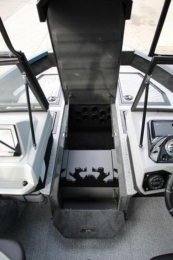 2025 Smoker Craft Adventurer 188 DC Pro