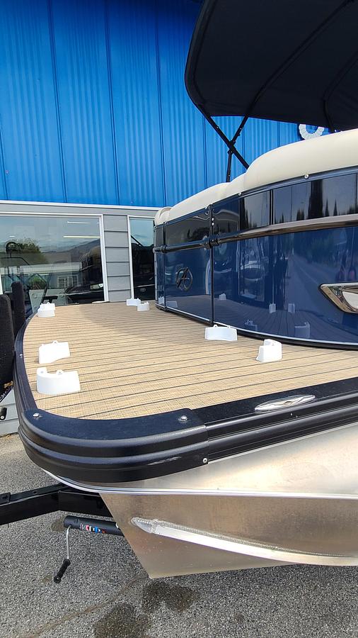 Used 2022 Avalon 27 Catalina Entertainer Funship
