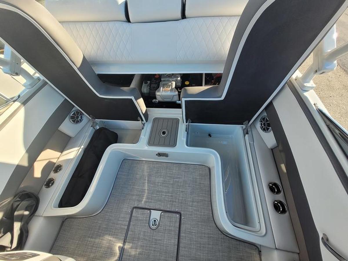 2024 Crownline 240 SS