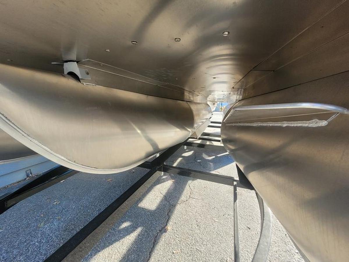 2025 Sylvan Mirage 822 CLZ