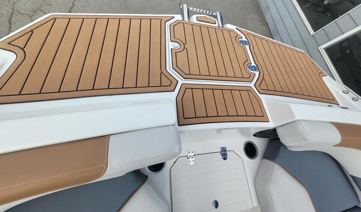 2025 Starcraft Marine SVX 210 I/O