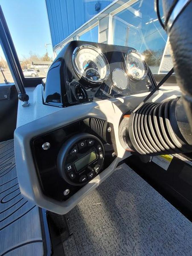 2025 Smoker Craft 188 Adventurer Contour Edition