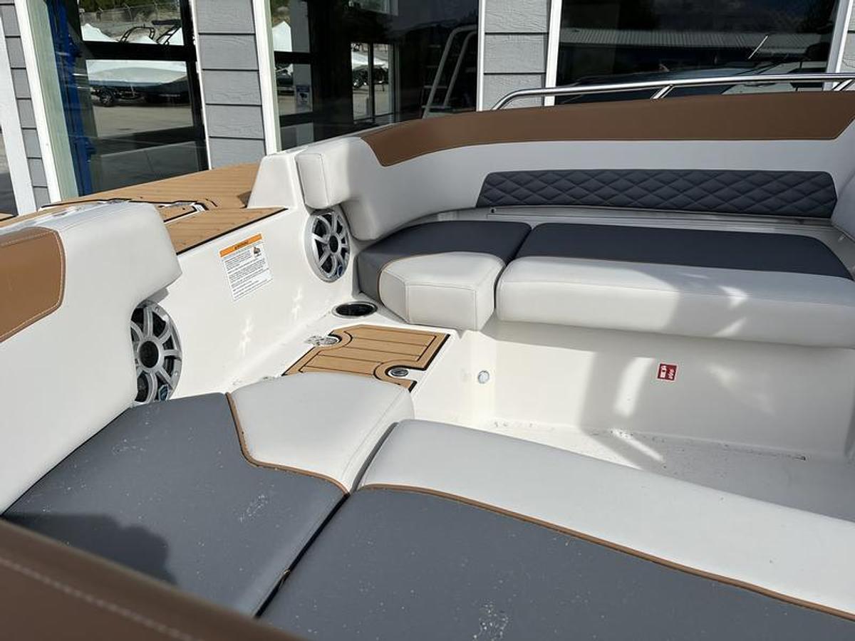 2026 Starcraft Marine SVX OB 211 CC