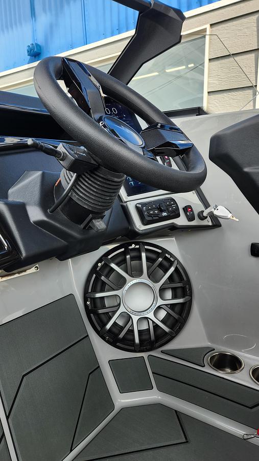 2027 Supreme Boats S220