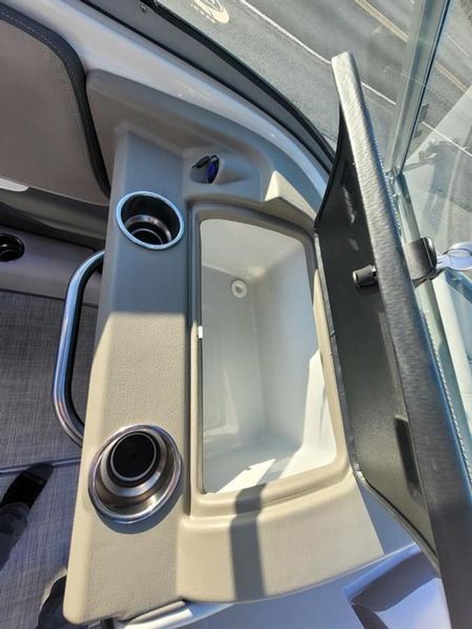 2024 Crownline 240 SS