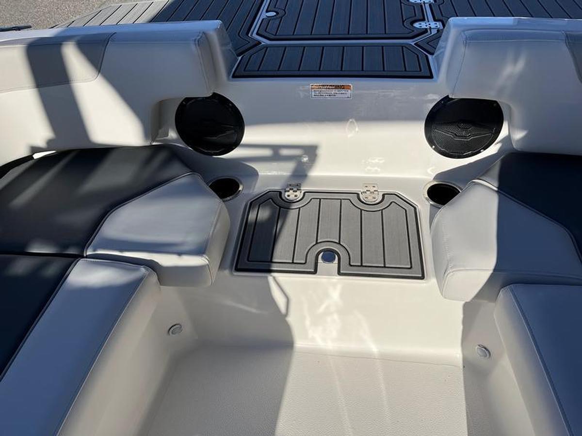 2025 Starcraft Marine SVX 210