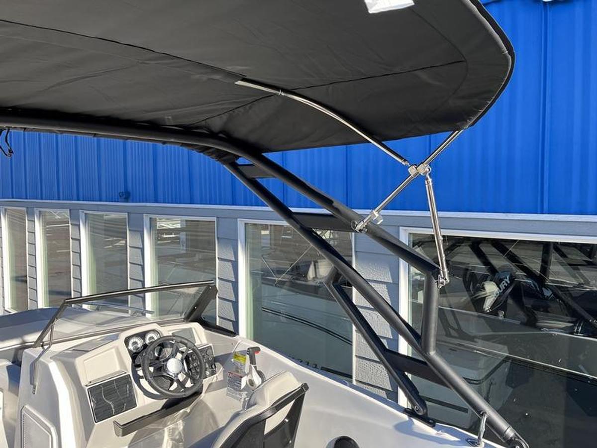 2025 Starcraft Marine SVX 210