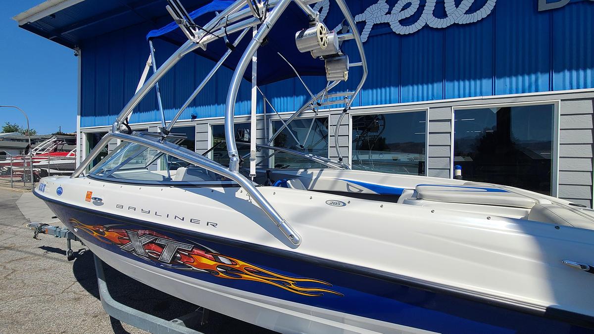 Used 2006 Bayliner 205