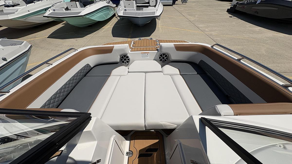 2027 Starcraft SVX210 IO
