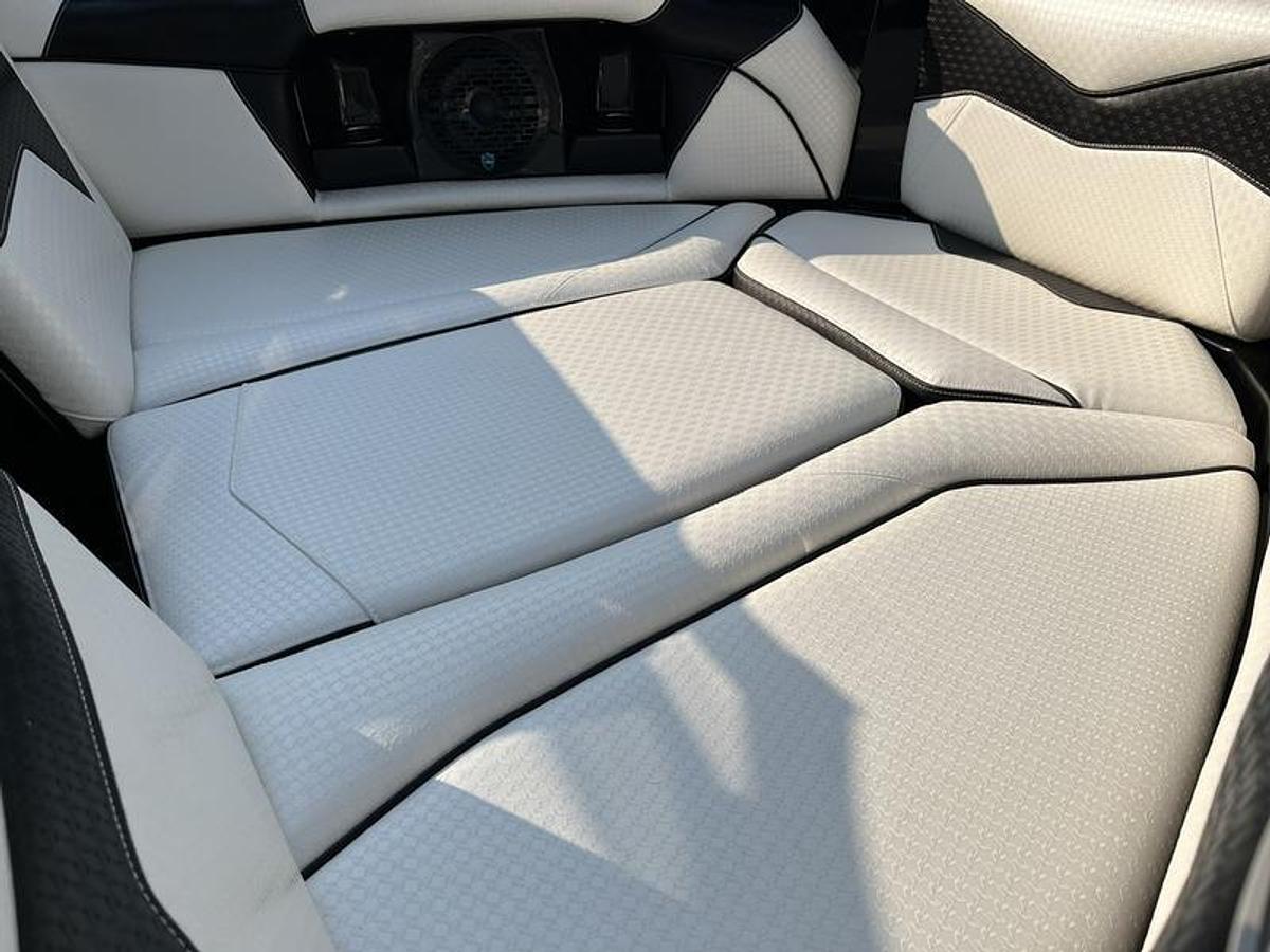 2026 Supreme Boats S220