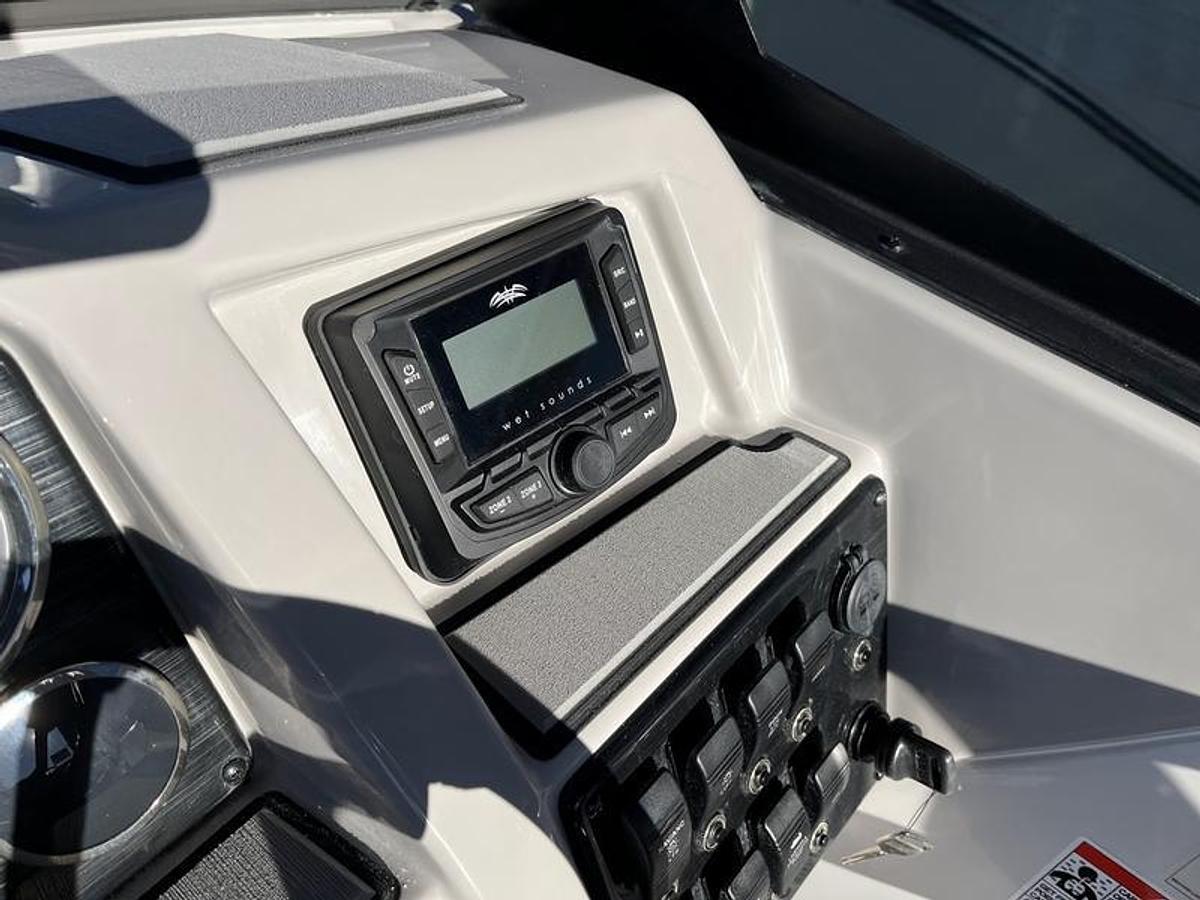 2025 Starcraft Marine SVX 210