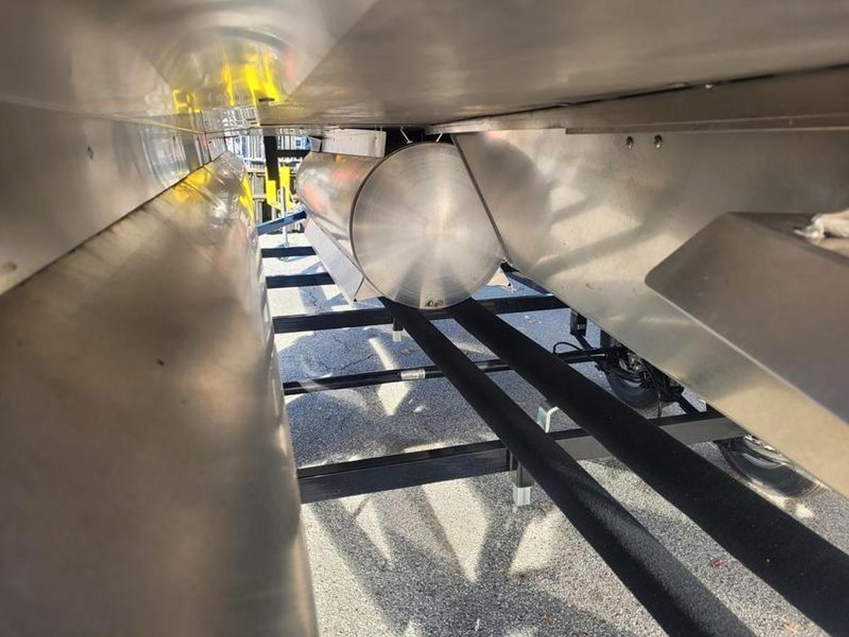 2025 Sylvan Mirage 822 CLZ