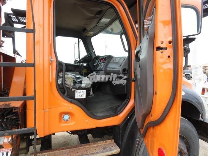 Used 2011 FREIGHTLINER BUSINESS CLASS M2 106