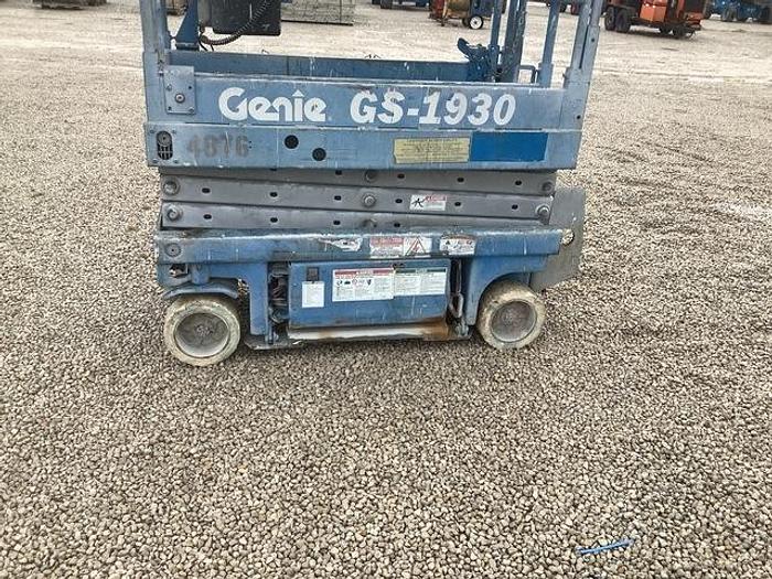 Used 2000 Genie GS-1930 DC Scissor Lift
