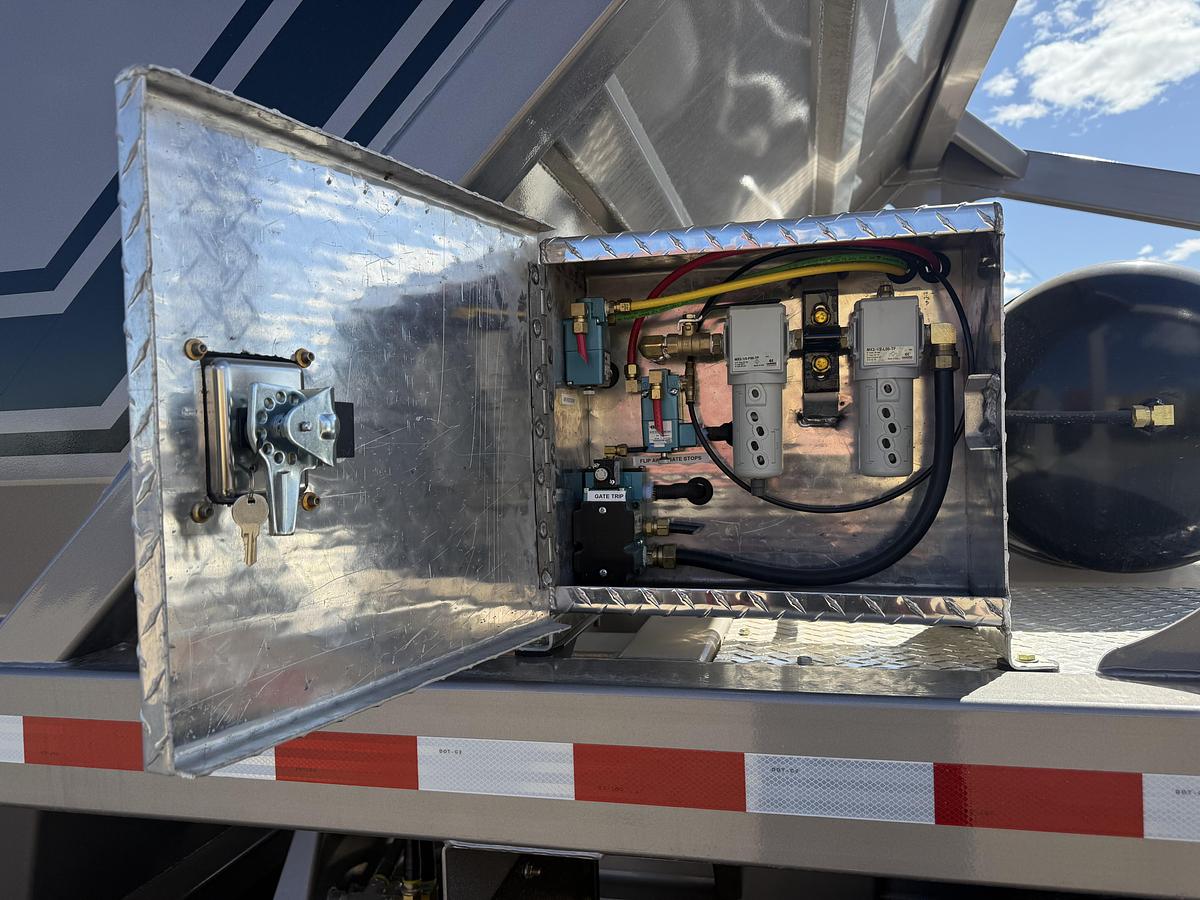 2025 Load Line 42’ Tridem Clam Dump