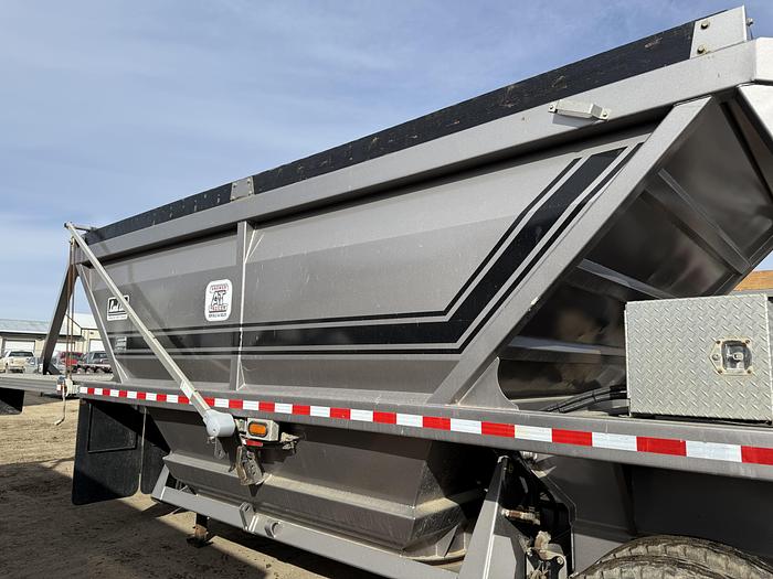 Used 2022 Load Line 40' Tridem Clam Dump