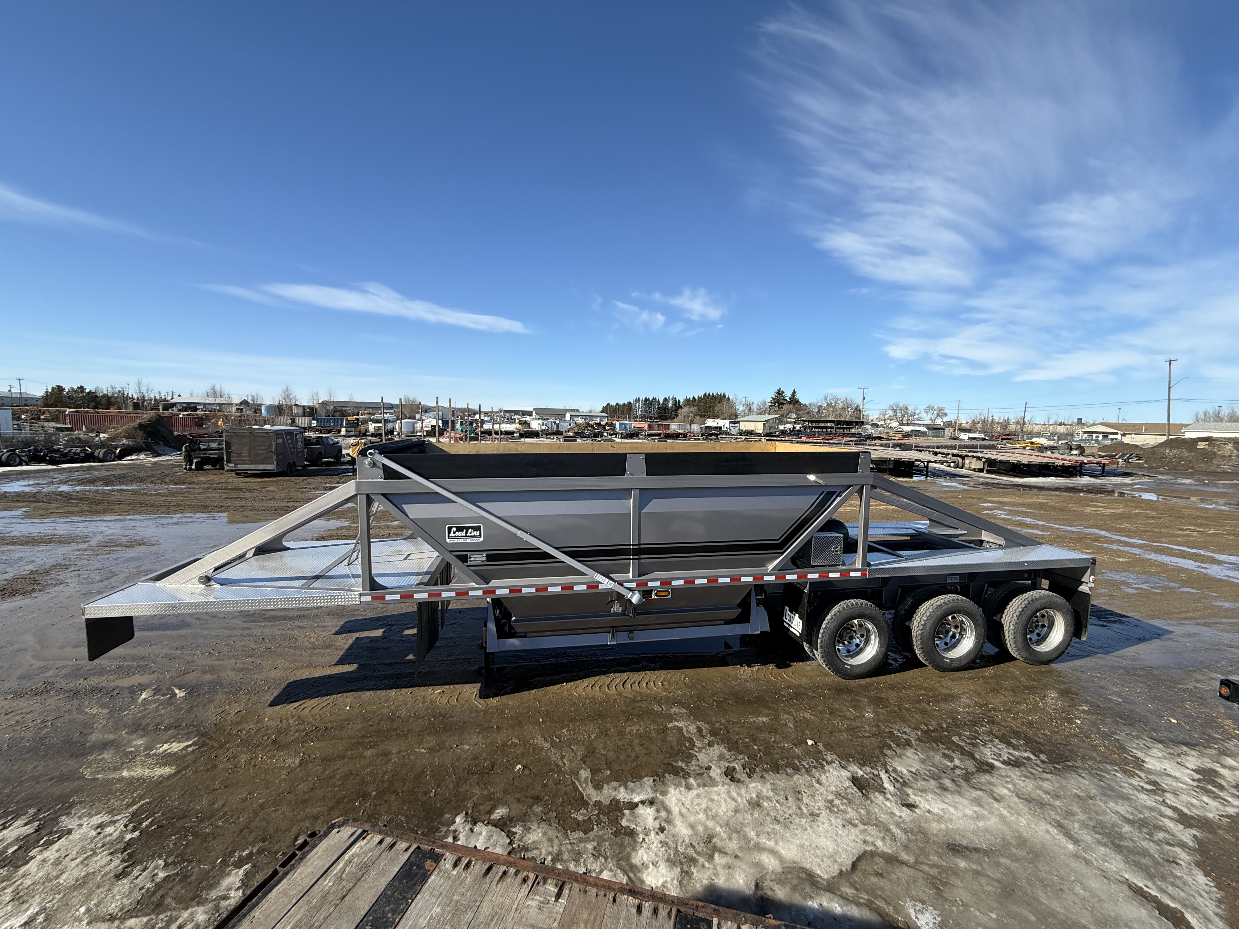 Used 2027 Load Line 42’ Tridem Clam Dump