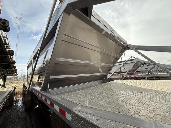 Used 2022 Load Line 40' Tridem Clam Dump